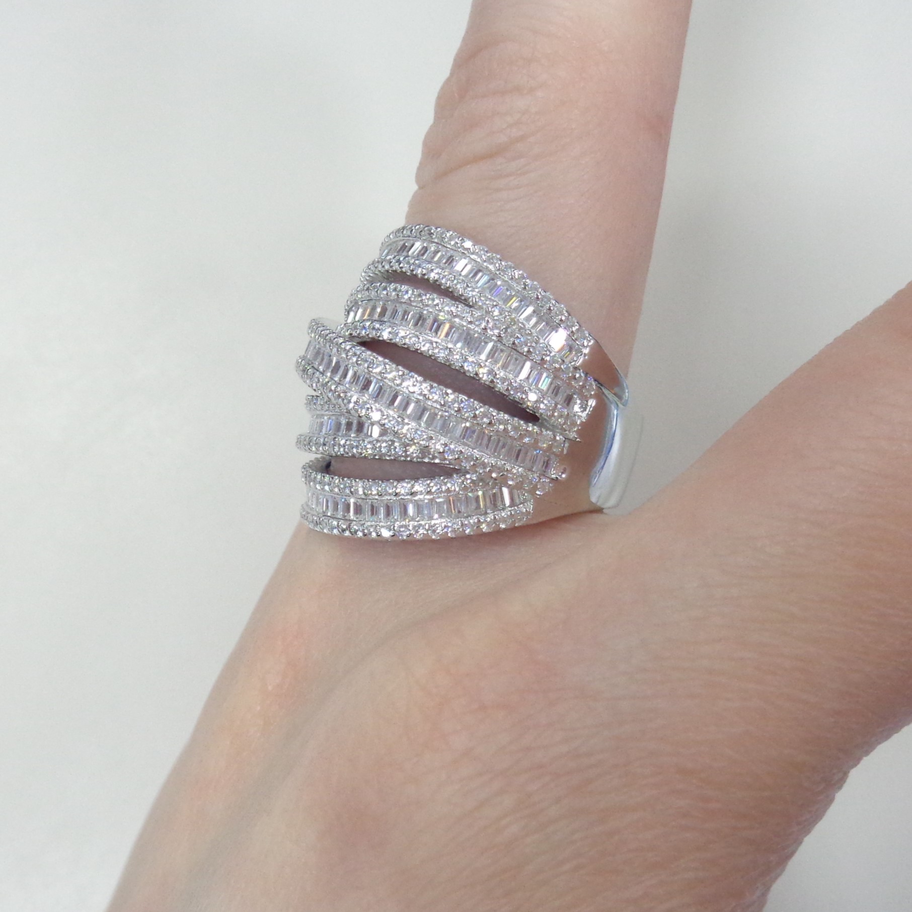 Серебряное кольцо с кубическим цирконием